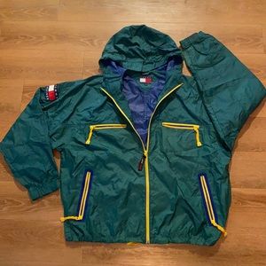 Deadstock 90’s Tommy Hilfiger packable jacket
